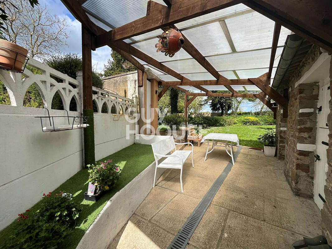 Maison à JUGON-LES-LACS