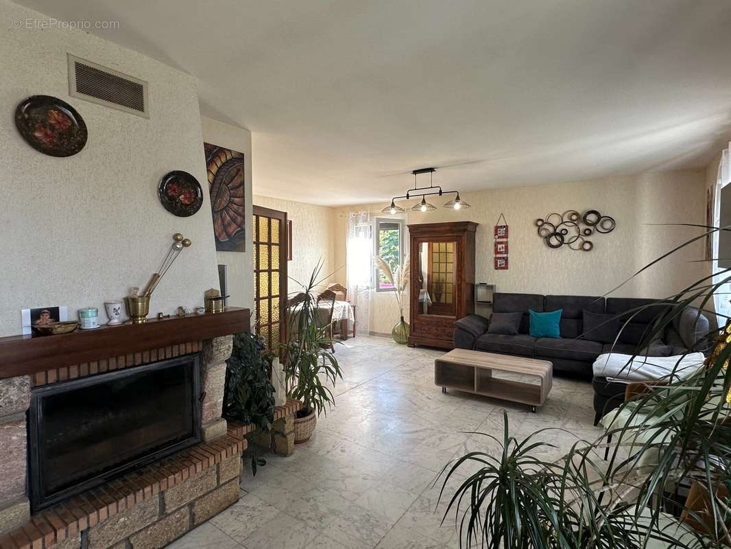 Maison à MONTGIVRAY