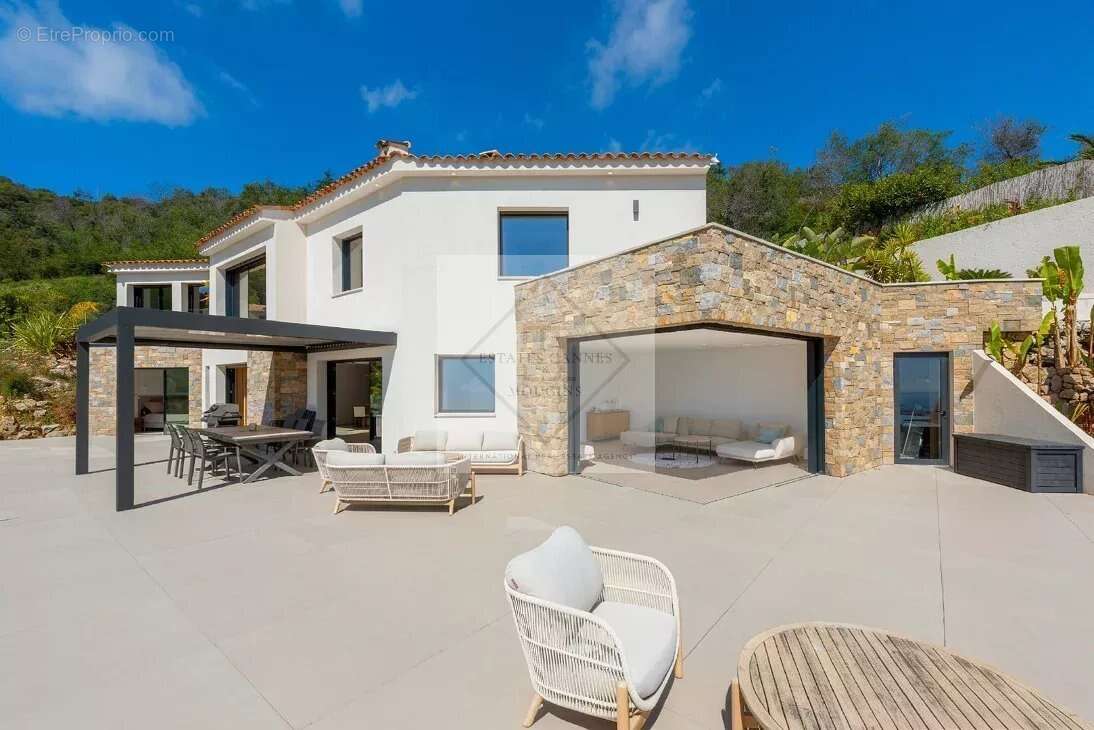 Maison à MANDELIEU-LA-NAPOULE