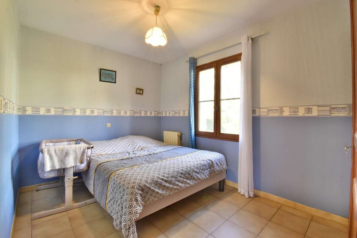 VILLA de plain-pied de 143 m² avec piscine sur 1 378 m² de terrain clos - photo 18