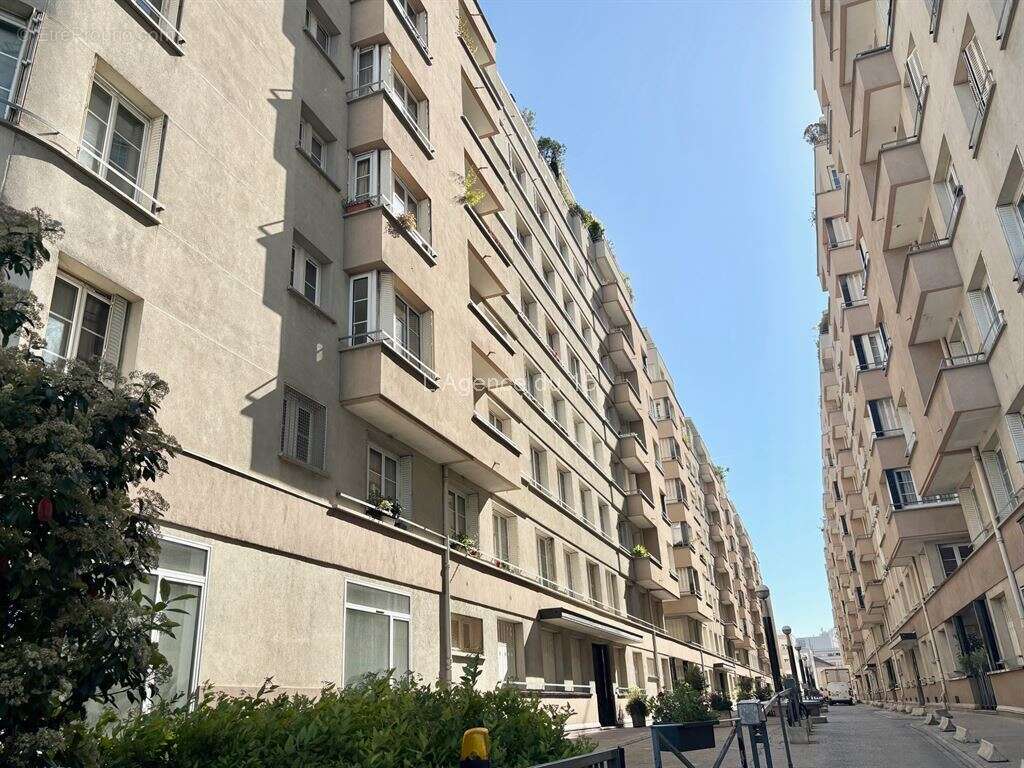 Appartement à ISSY-LES-MOULINEAUX
