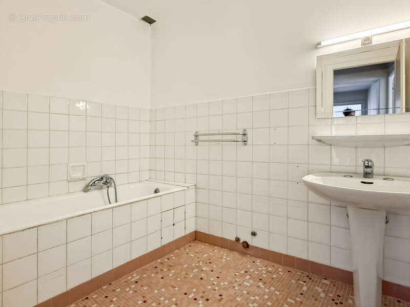 Maison à vendre 6 pièces GEX (01) - photo 9