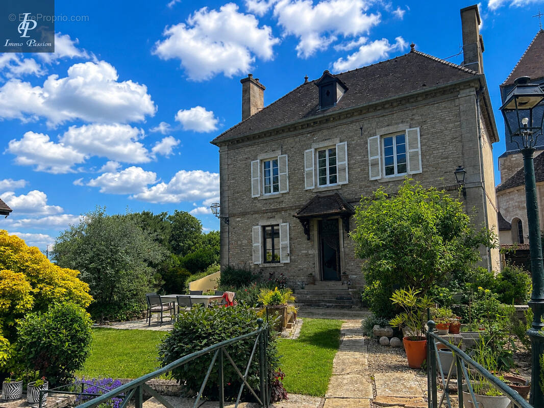 Maison à VILLY-LE-MOUTIER