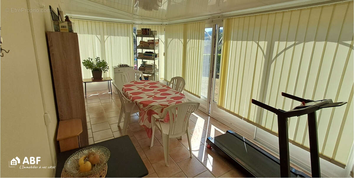 Vallee de la varenne - pavillon 5 pieces sur sous-sol complet - photo 8