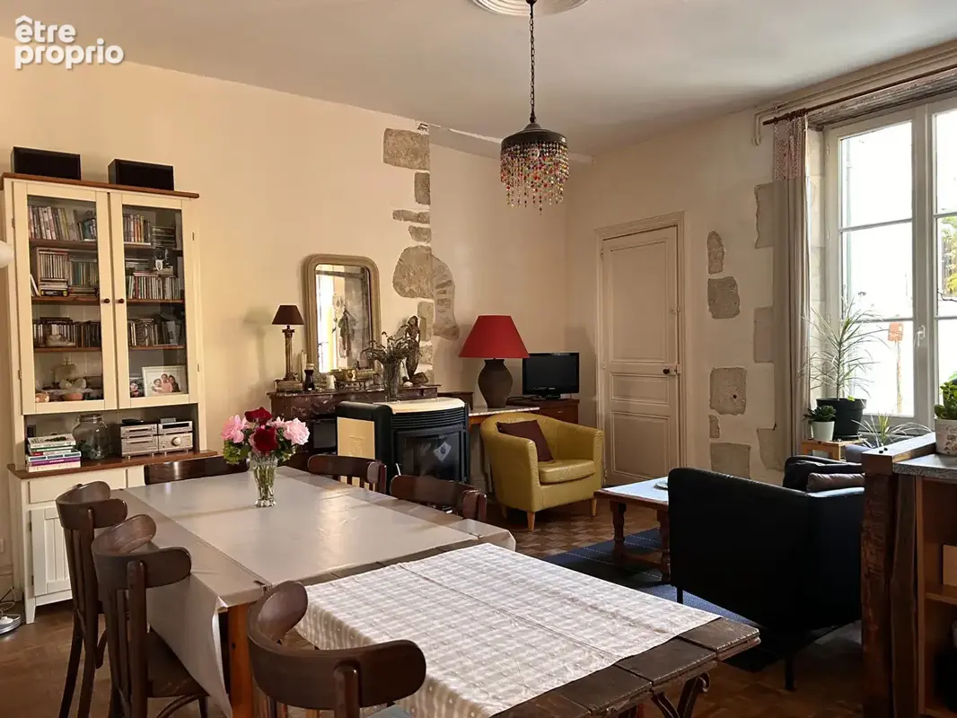 Maison 6 pièces 205 m² à vendre à Civray (86400) - photo 2