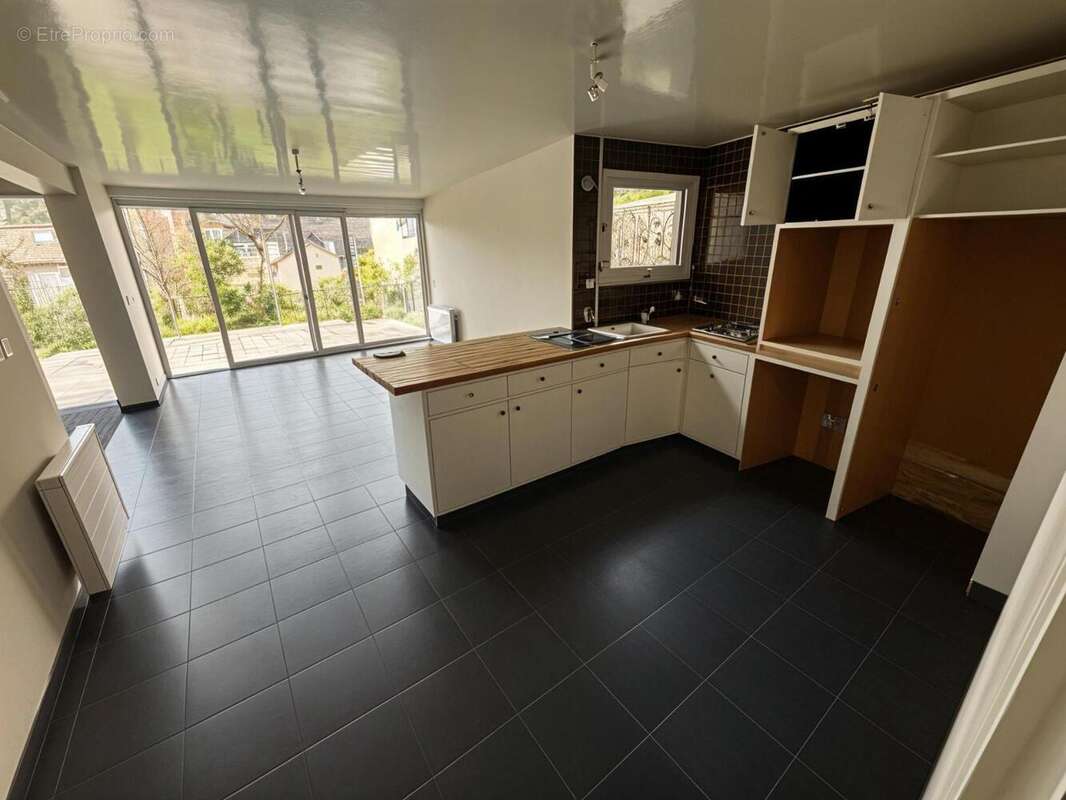   - Maison à VALS-LES-BAINS