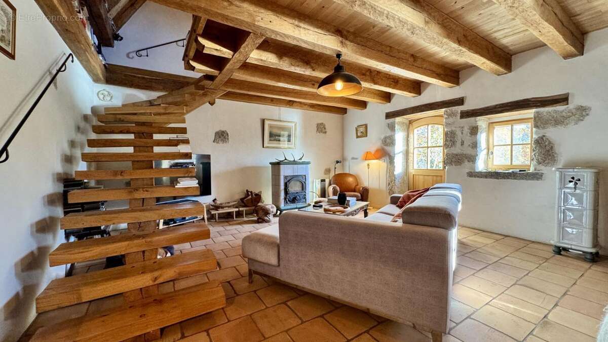 Maison à SAULIAC-SUR-CELE