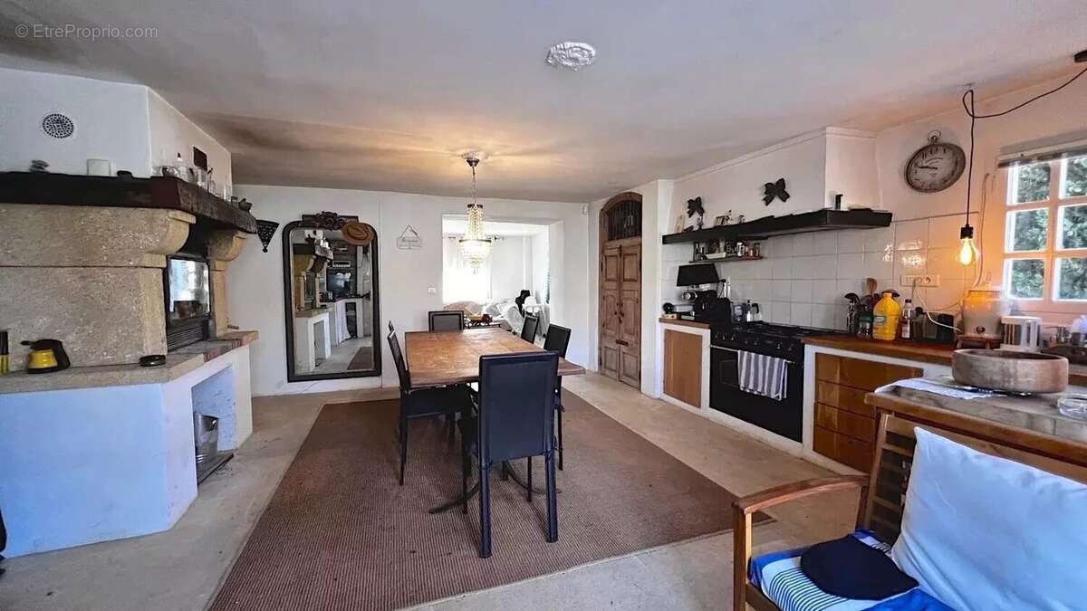 Maison à VILLECROZE