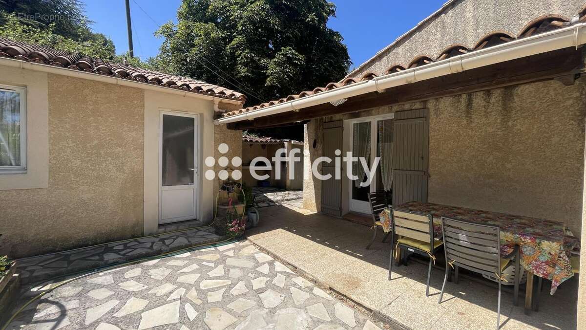 Maison 75 m² à Apt  - photo 4