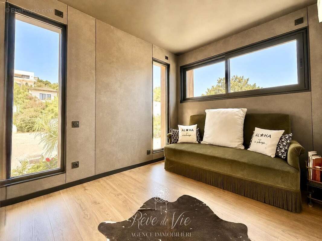 Maison moderne de 2023 sur les hauteurs du lavandou avec piscine - photo 7