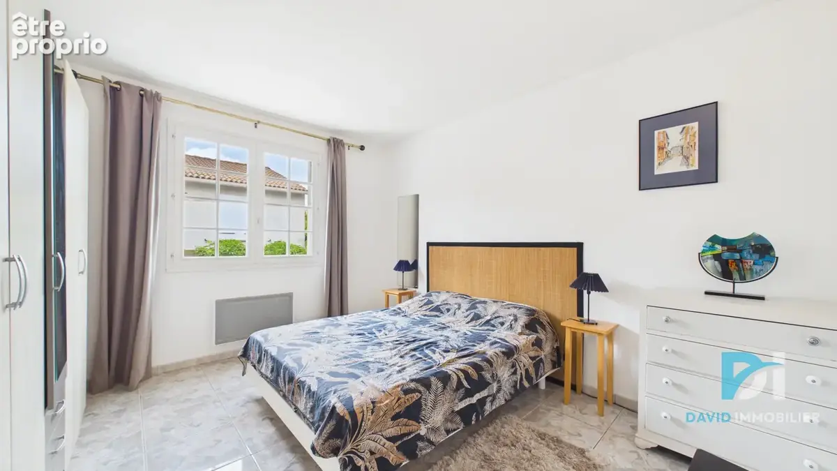 Elégante villa avec piscine sur les hauteurs - 4 chambres 164 m2 sur 610 m2 de terrain - photo 10