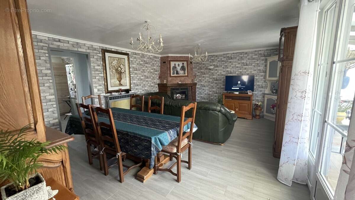 Maison à SAINTE-GENEVIEVE