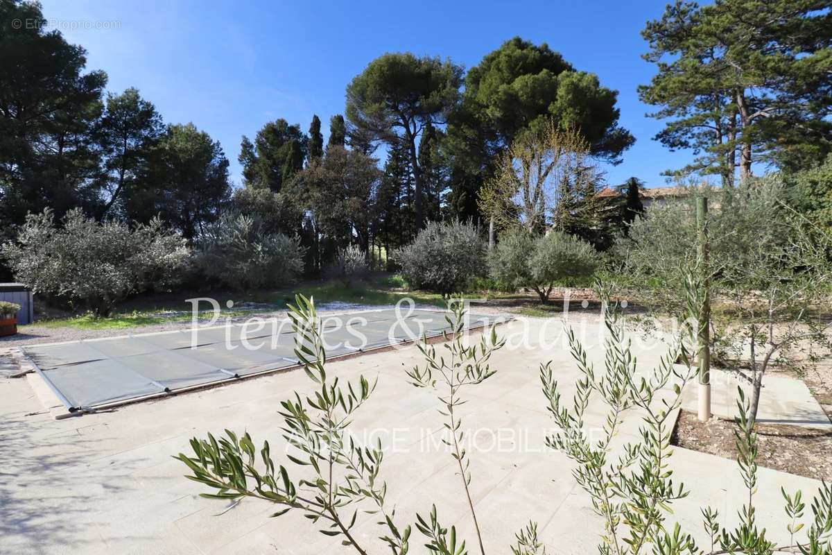 Maison à SAINT-SATURNIN-LES-APT