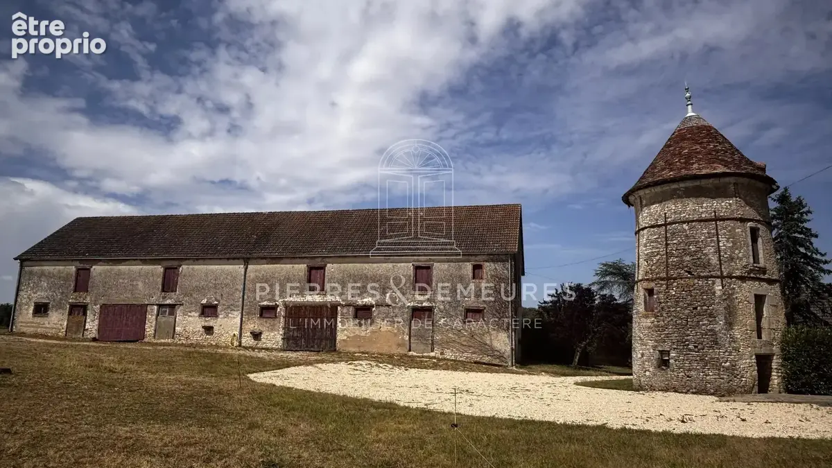 Manoir avec prairie  en bordure de riviere - photo 22