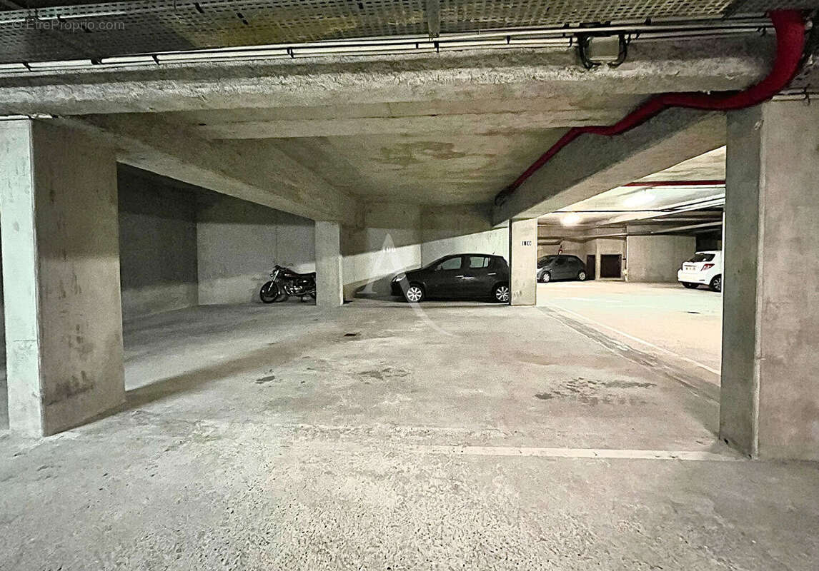 Parking à PARIS-12E