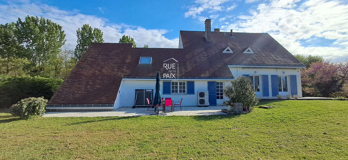 Maison à LENCLOITRE