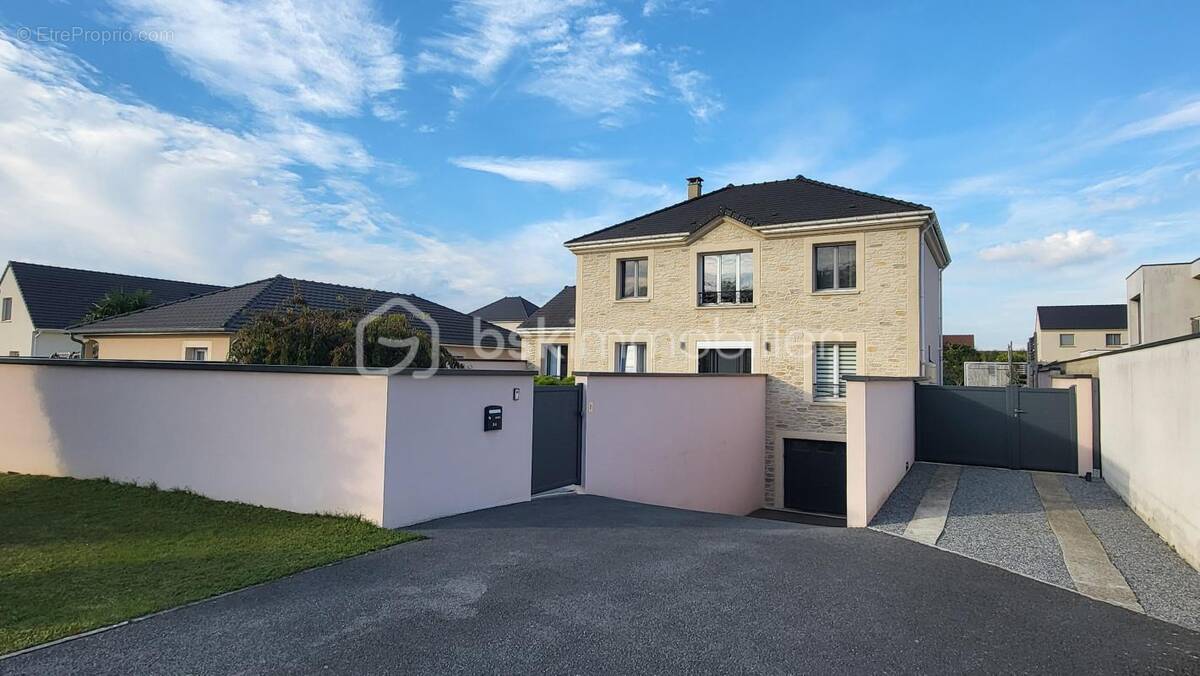 Maison à ISLES-SUR-SUIPPE