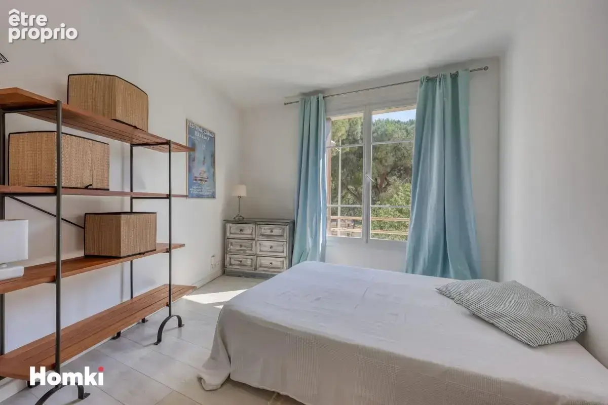 À vendre F2- Vivre Le Mourillon à pied : L'élégance d'un premier étage clé en main à Toulon 83000, Rue Joseph Cesari - photo 3