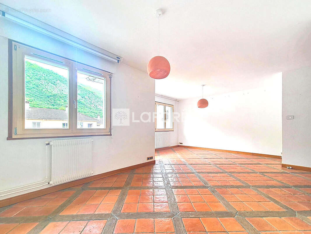 Appartement à CHALLES-LES-EAUX