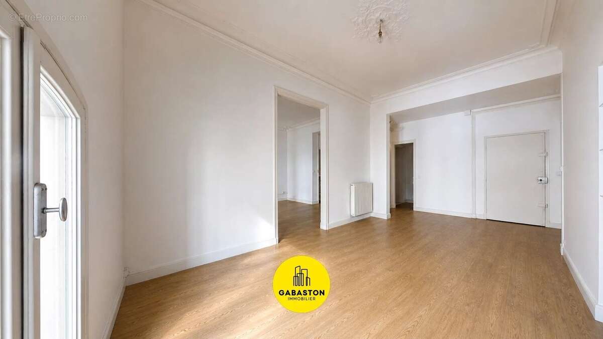 Appartement à MARSEILLE-2E