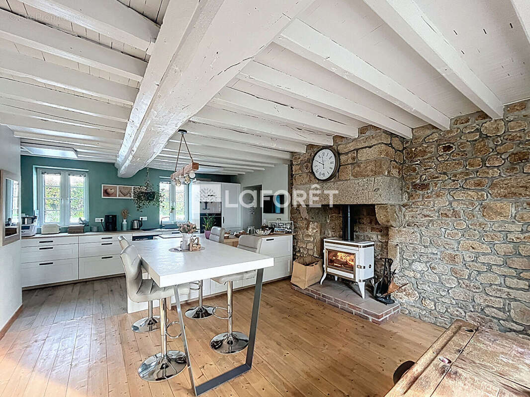 Maison à SAINT-BOMER-LES-FORGES