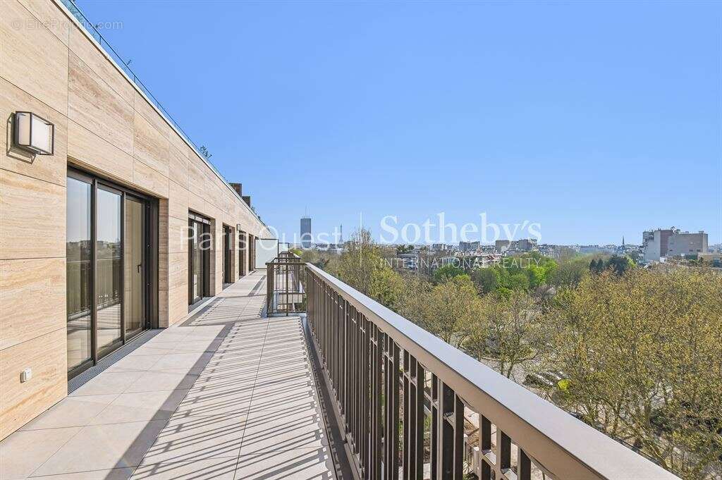 Appartement à NEUILLY-SUR-SEINE