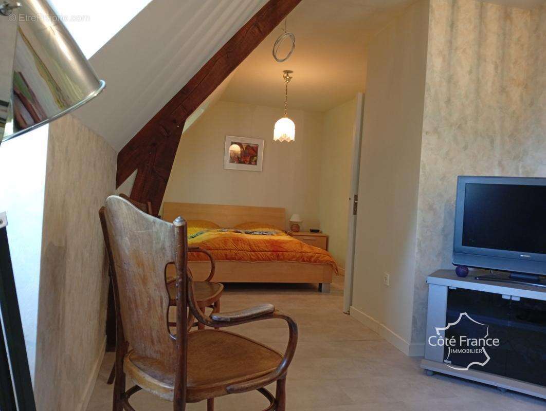 Maison à LA ROCHE-CANILLAC