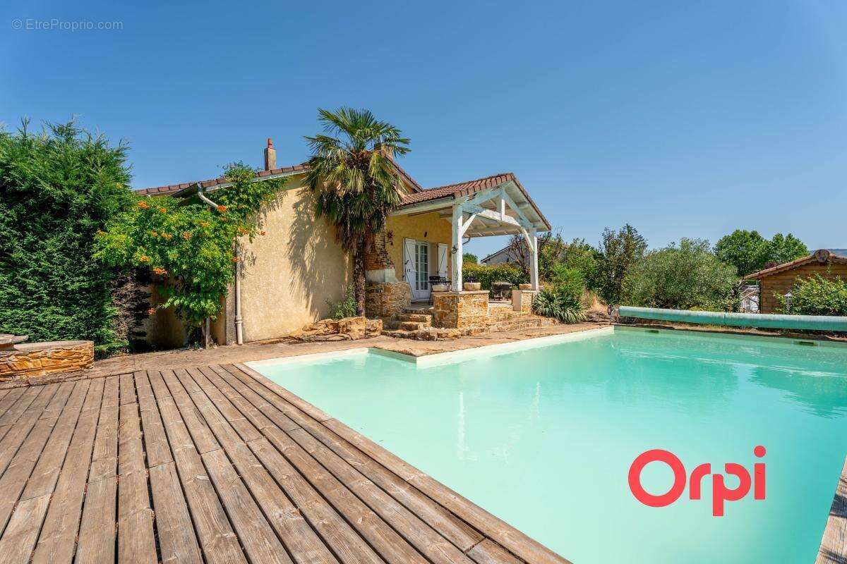 Maison familiale de 131 m² avec piscine, bureau et sous-sol complet - photo 3