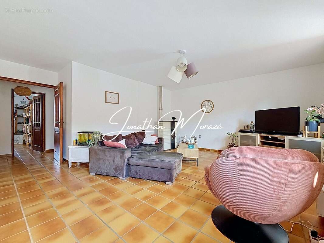 Maison 137 m² à Claira  - photo 5
