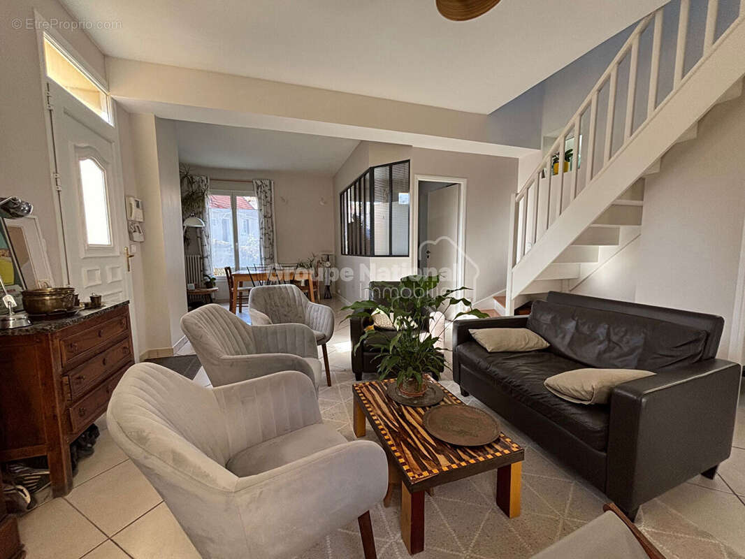 Versailles / Montreuil MAISON 6 pièce(s) 110 m2 avec jardin - photo 3