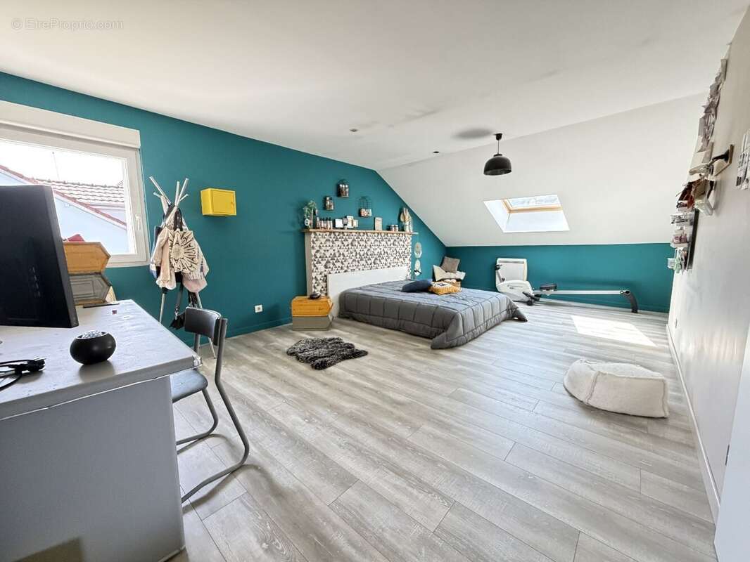 Maison familiale rénovée de 170 m2 avecpiscine, jacuzzi et suite parentale, au calme. - photo 9