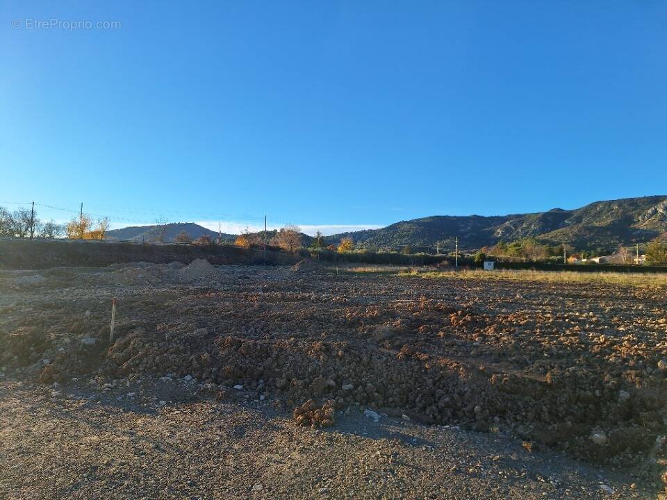 Terrain à VOLX