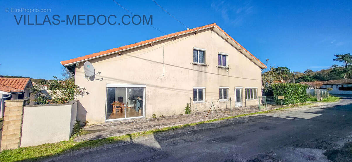 Maison à VENDAYS-MONTALIVET