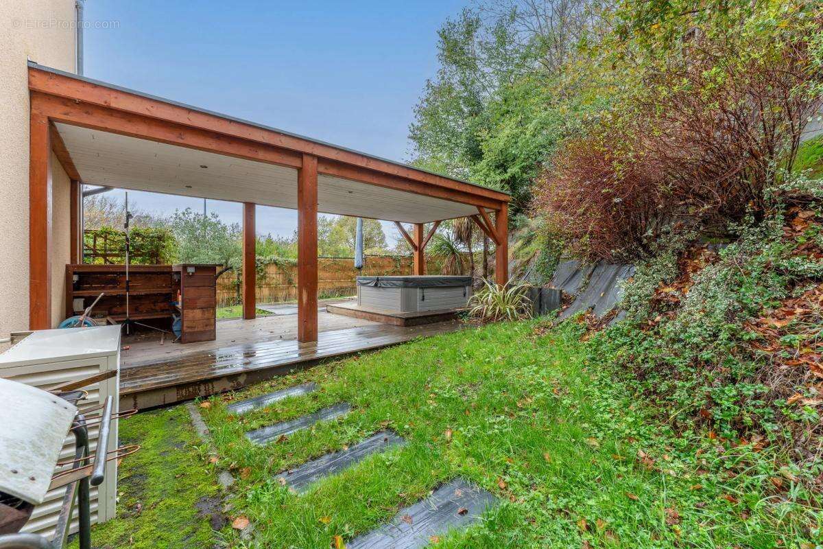 Maison à SAINT-CAPRAIS-DE-BORDEAUX