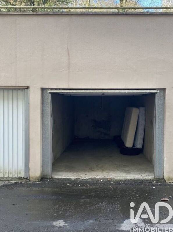 Photo 1 - Parking à ECHIROLLES