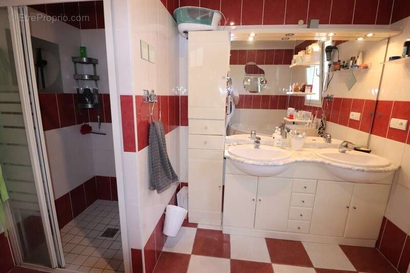 Maison traditionnelle à vendre 7 pièces MATHA (17) - photo 13
