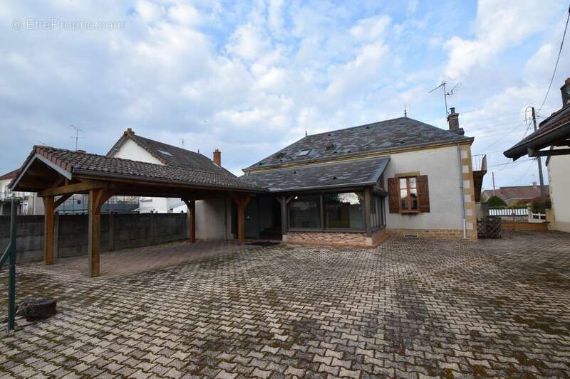 Maison à GUEUGNON