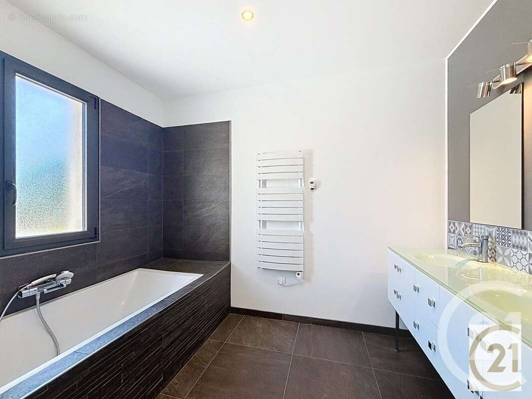 Maison à AYGUESVIVES