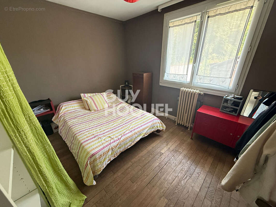 Maison située à Veneux Les SablonS 5 pièce(s) 131 m2 avec 4 chambres dans un quartier calme et à proximité de la gare SNCF - photo 12