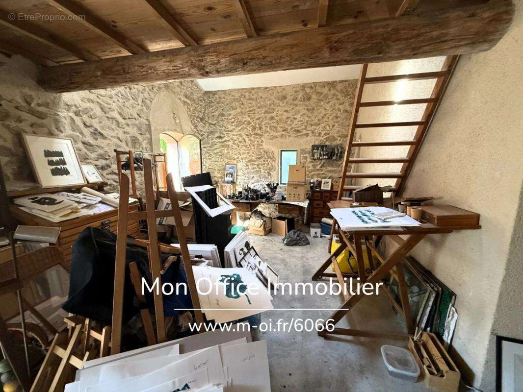 Référence : 6066-ANC - Bastide familiale avec dépendances et grand terrain à pied de La Tour d'Aigues - photo 15