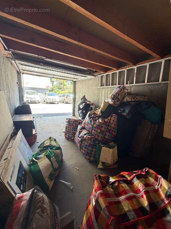 Garage avec lumière et bureau en mezzanine à Montpellier - photo 2