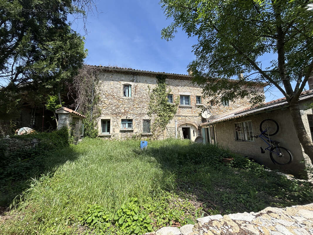 Grand Corps de Ferme à Soyans   550 m2 sur 19 ha - photo 3