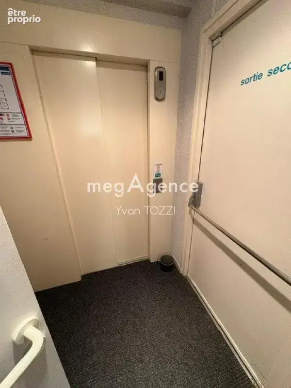 960 m2 de Bureaux avec ascenseur sur 3853 m2 à la Roche sur Yon - photo 7