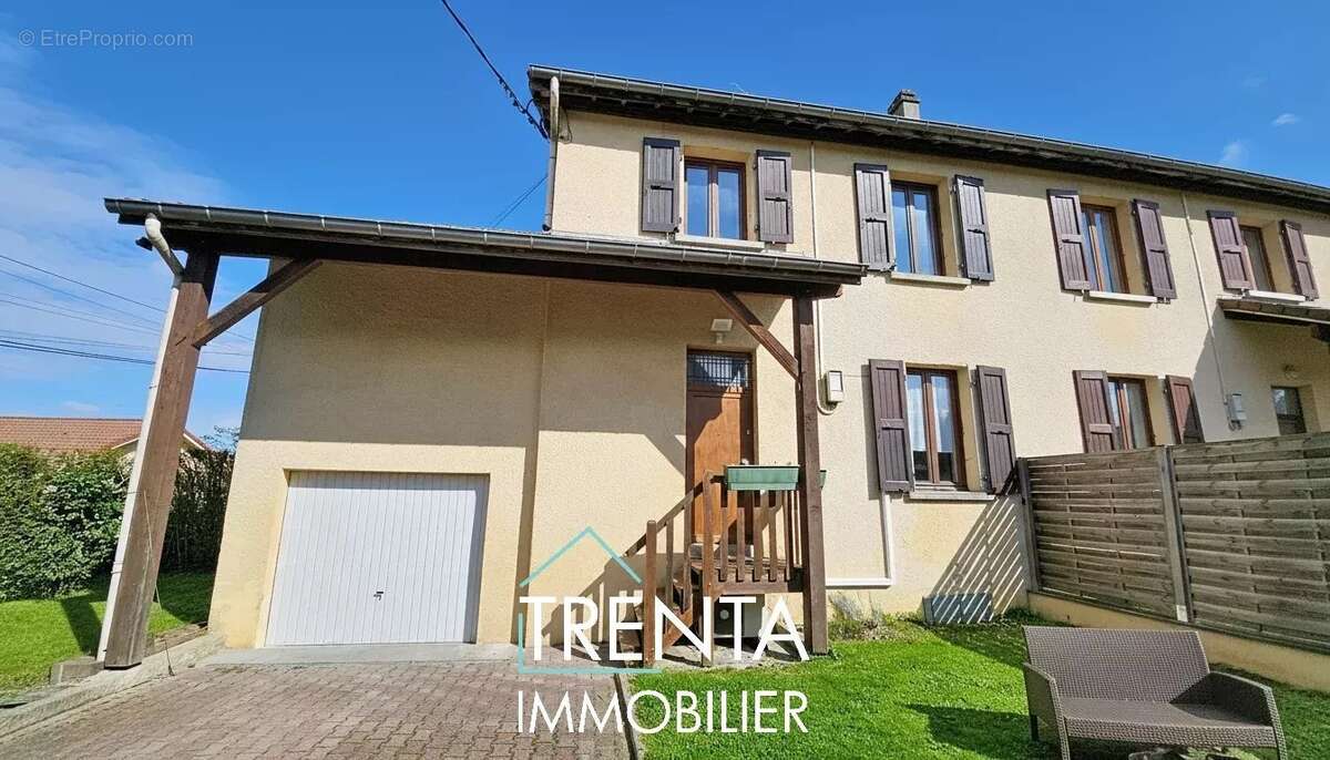 Maison à LES ABRETS