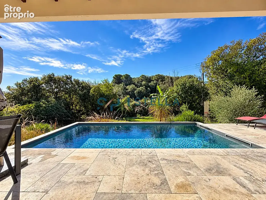 Villa de standing -135 m²  - Prestations raffinées, piscine et intimité absolue - photo 18