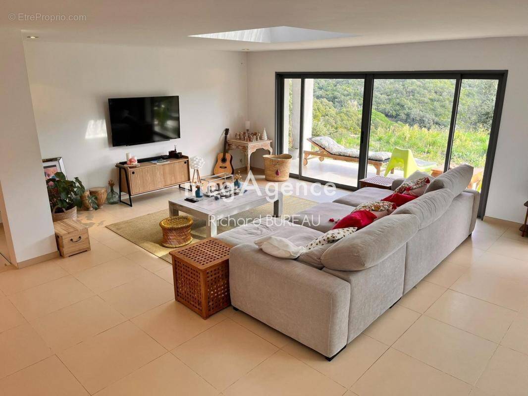 Maison à LA LONDE-LES-MAURES