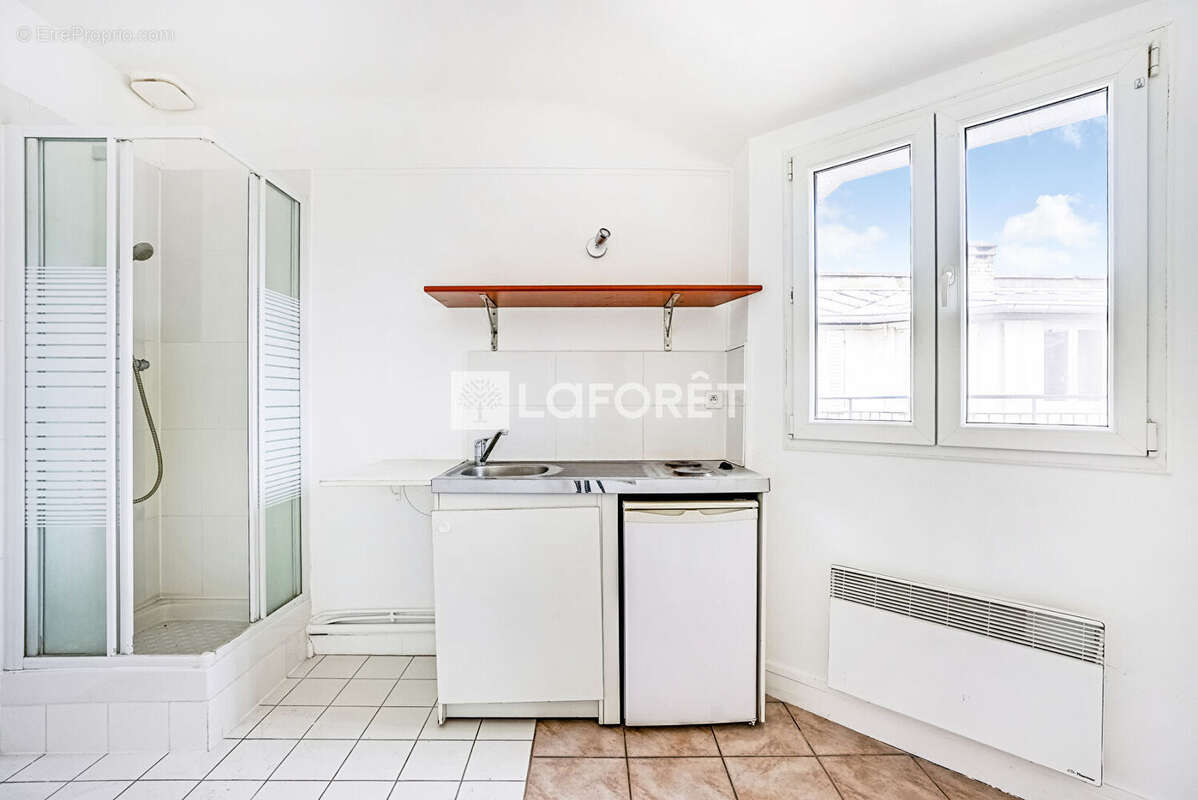 Studio charme sous les toits - Vue Tour Eiffel - photo 7