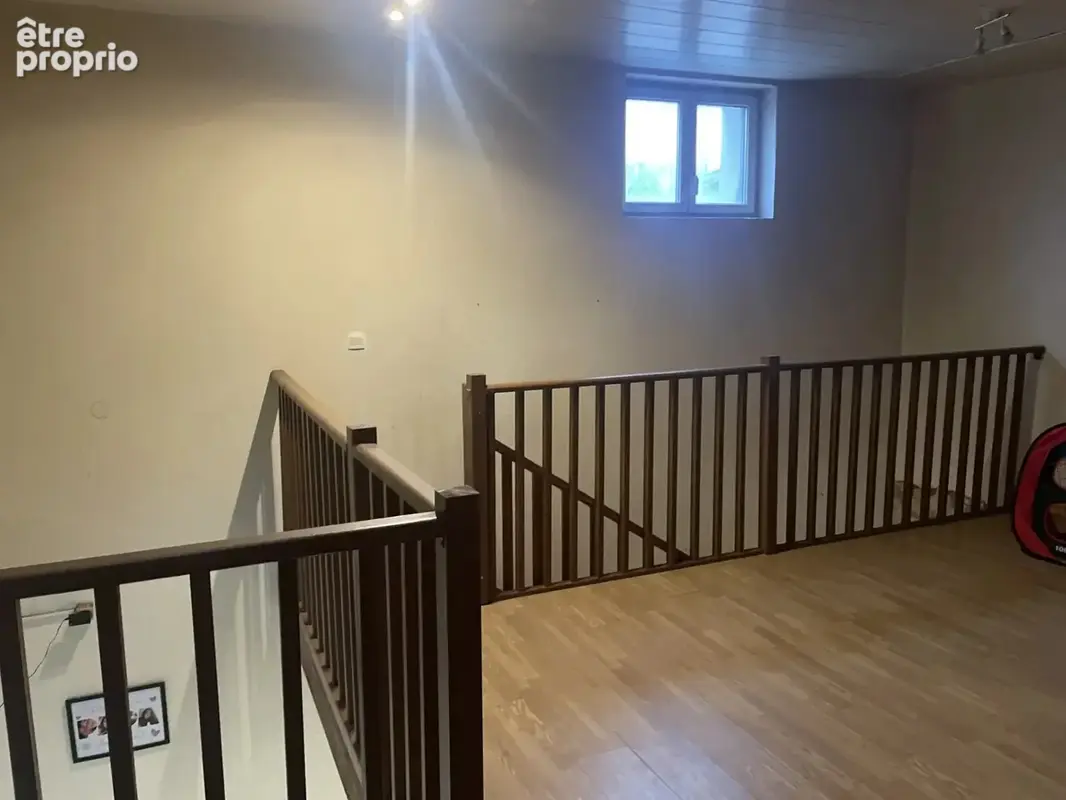 GRANDE MAISON avec 2 garages. - photo 8