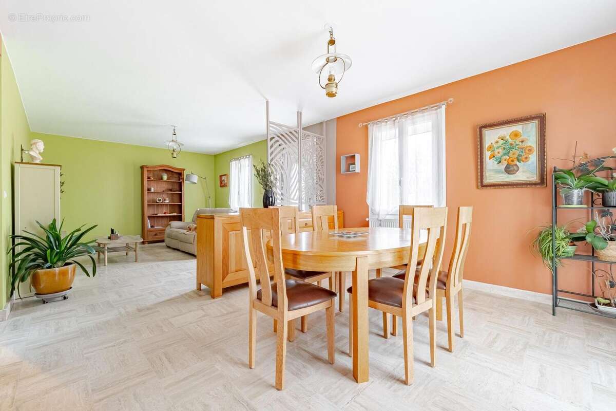 Photo 4 - Maison à SAINT-GENOUPH
