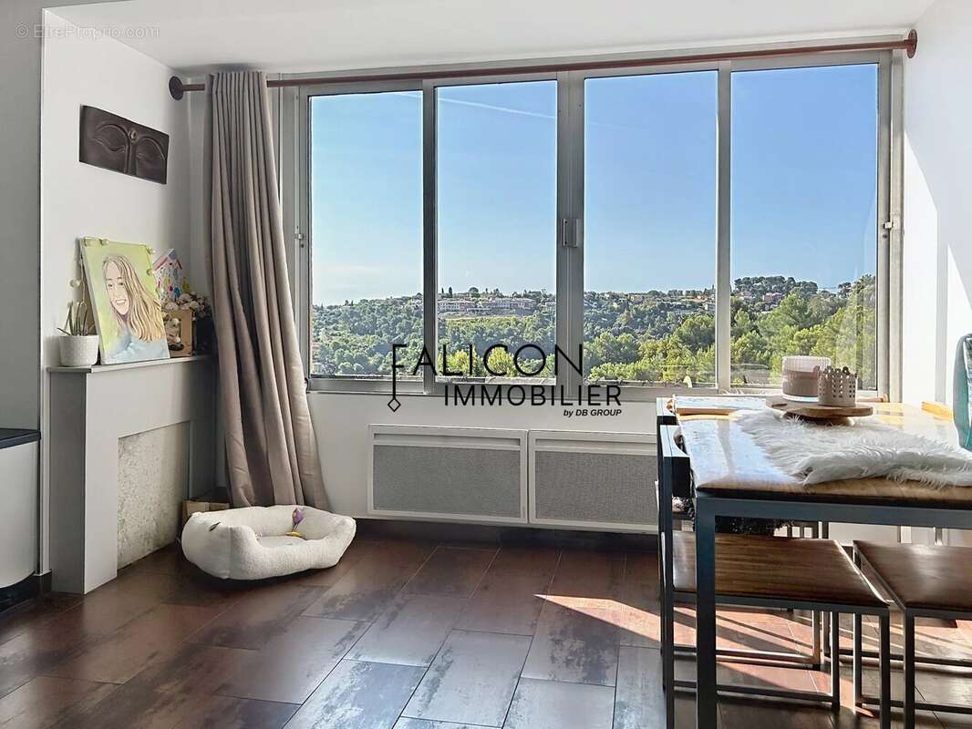 Appartement à FALICON